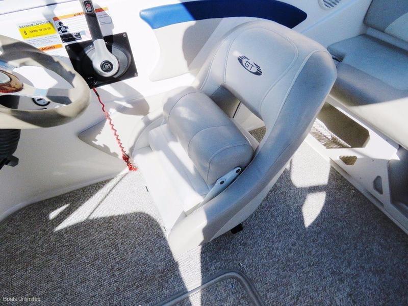 Glastron Gt 185 PLUM BOWRIDER WITH UNDER 80 HOURS OLD!!