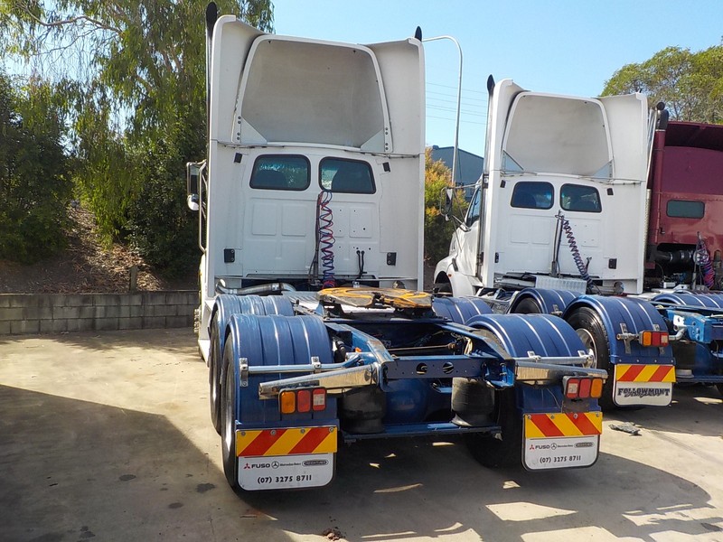 2003 STERLING LT9500 Truck