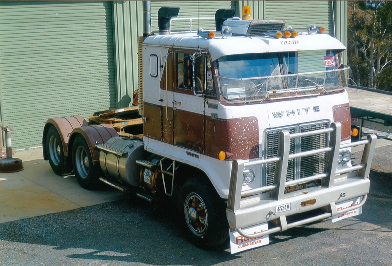 1980 WHITE ROAD COMMANDER SE9