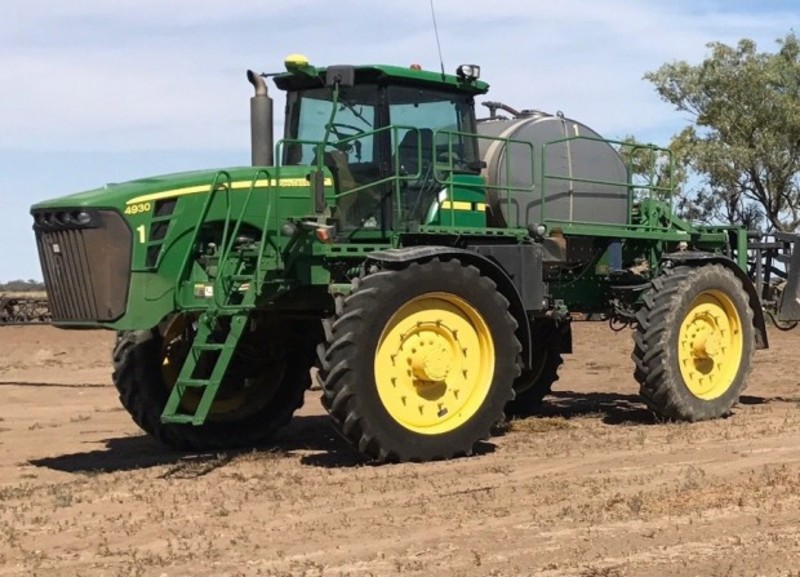 JOHN DEERE 4930 Sprayer