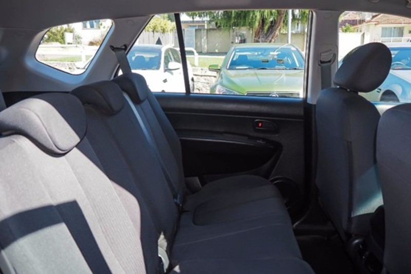 2010 KIA RONDO LX UN