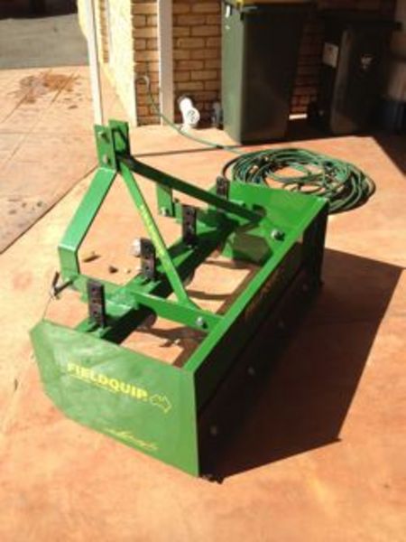 2009 JOHN DEERE 3120 300 LOADER
