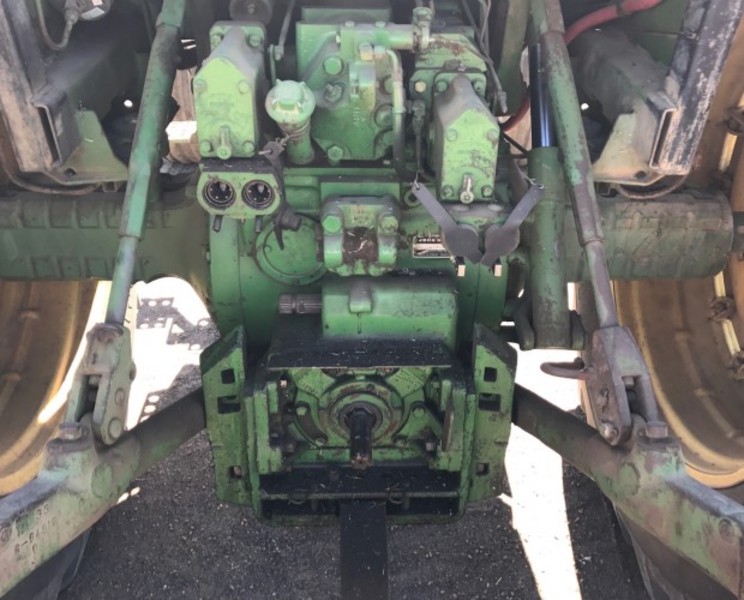 JOHN DEERE 4240 Tractor