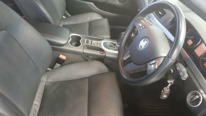 2010 HOLDEN CALAIS V VE MY10