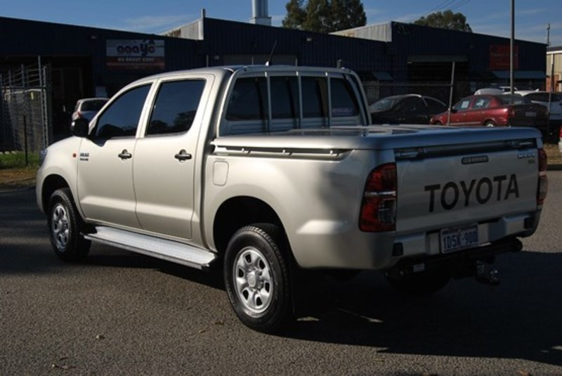 2011 TOYOTA HILUX SR KUN26R