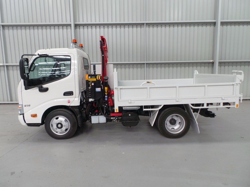 2016 HINO 616 - 300 Series 616 - 300 Series Truck