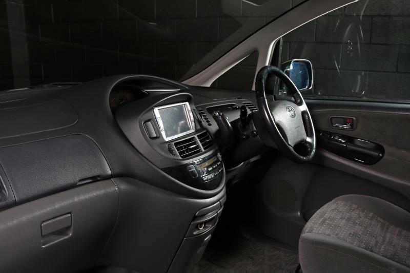 2004 TOYOTA ESTIMA PREMIUM