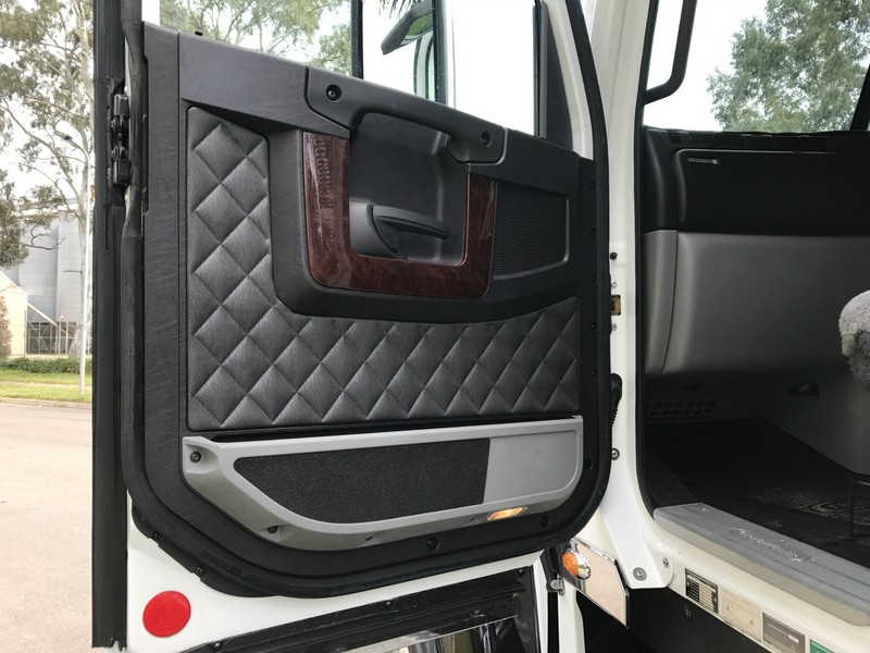 2014 FREIGHTLINER Coronado 114 CORONADO Coronado Truck