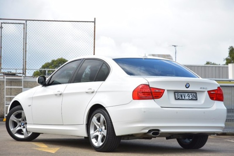 2011 BMW 320I LIFESTYLE E90