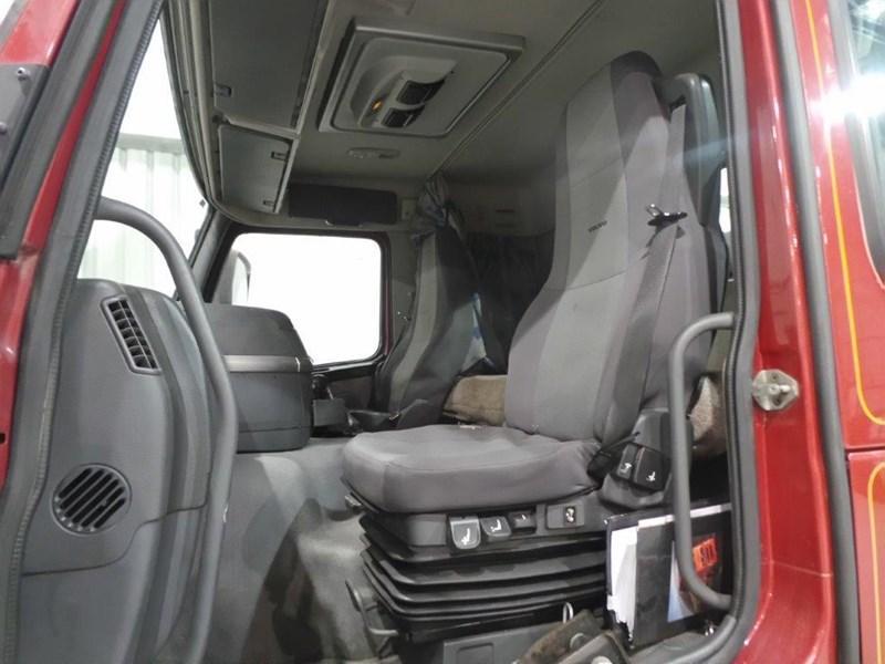 2005 VOLVO FM12
