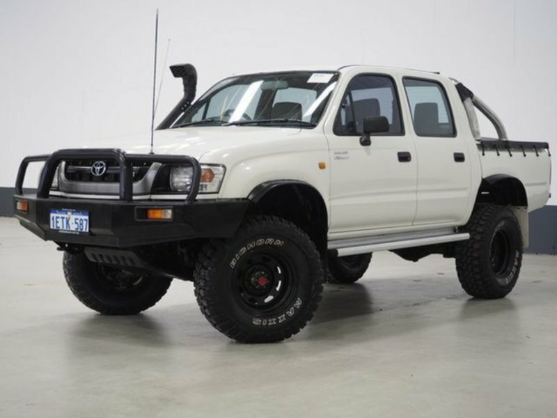 2003 TOYOTA HILUX (4x4) VZN167R