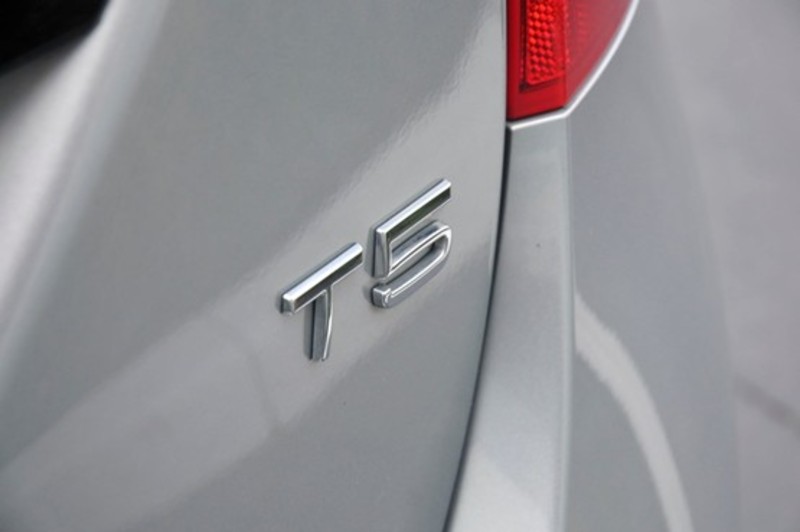 2011 VOLVO V60 T5 R-DESIGN (No Series)