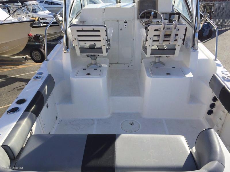 Century 2400 WALK AROUND BIG VOLUME BOAT GREAT FISHING N FAMILY