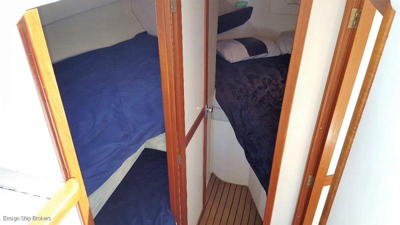 Caribbean 32 Flybridge Cruiser
