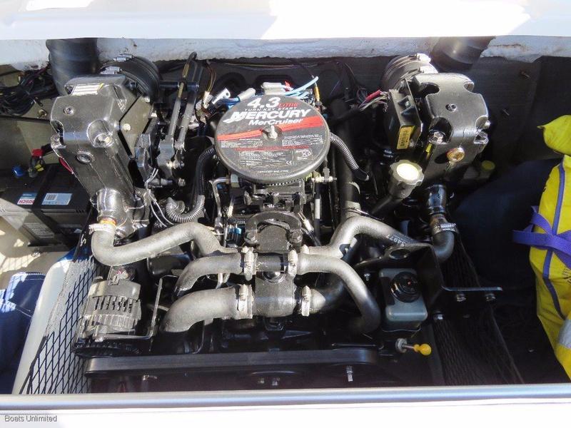 Glastron Gt 185 PLUM BOWRIDER WITH UNDER 80 HOURS OLD!!