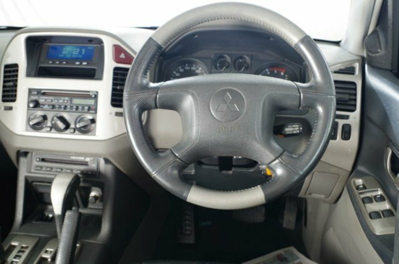 2004 MITSUBISHI PAJERO GLS 21st ANNIVERSARY NP