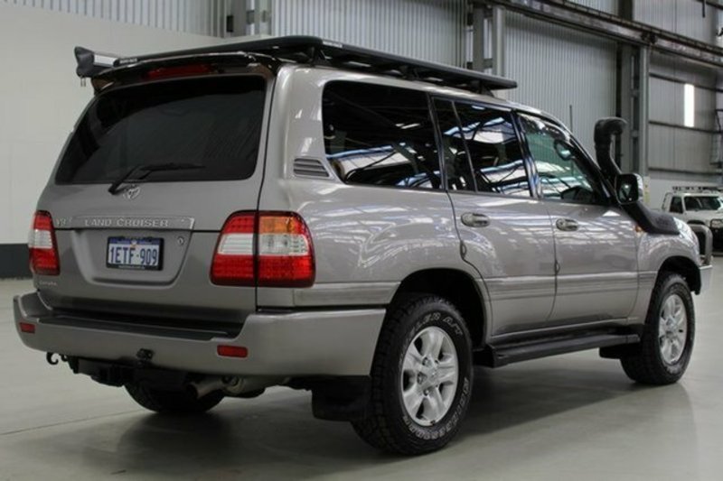2006 TOYOTA LANDCRUISER SAHARA (4x4) UZJ100R UPGRADE
