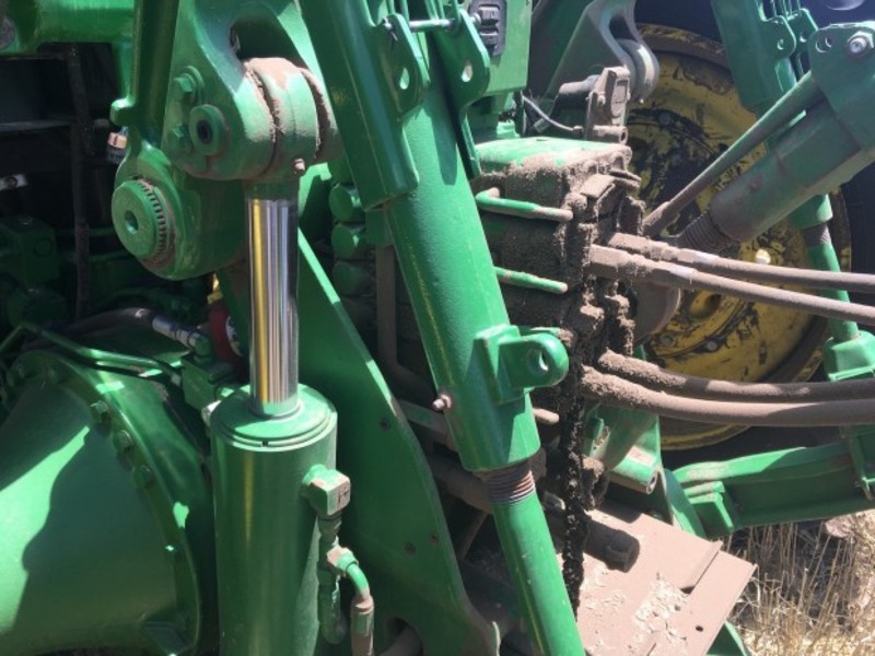 JOHN DEERE 8335R Tractor