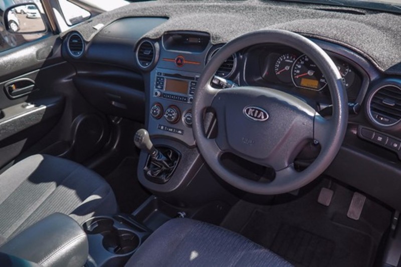 2010 KIA RONDO LX UN