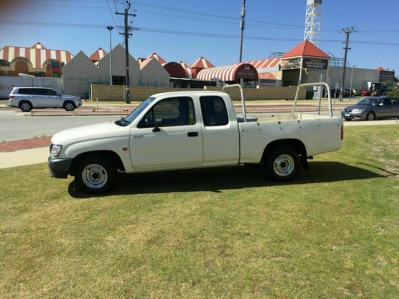 2004 TOYOTA HILUX Xtra Cab RZN154R MY04