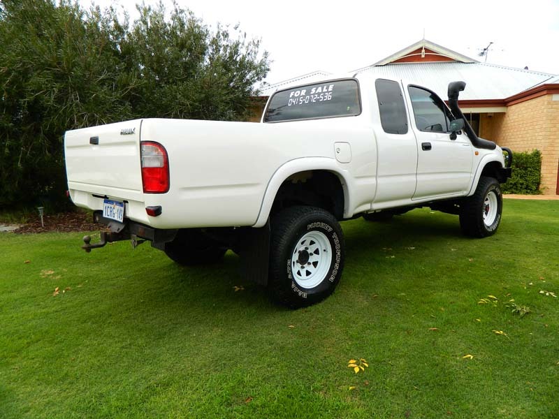 2001 TOYOTA HILUX