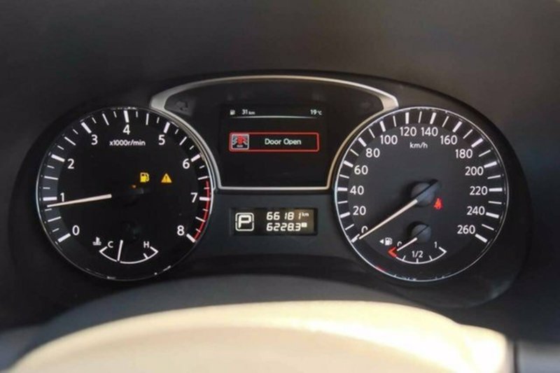 2015 NISSAN PATHFINDER ST (4x2) R52