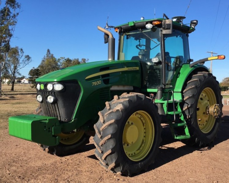 JOHN DEERE 7930 Tractor