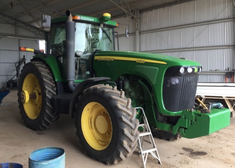 JOHN DEERE 8520 Tractor
