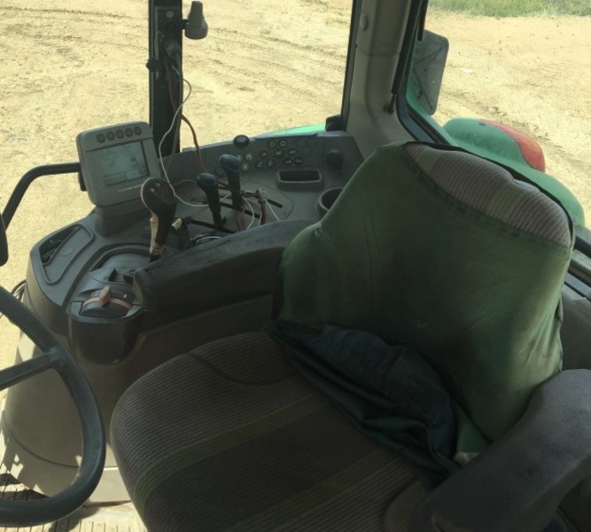 JOHN DEERE 6530 Tractor