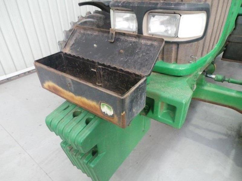 2004 JOHN DEERE 6520 TRACTOR