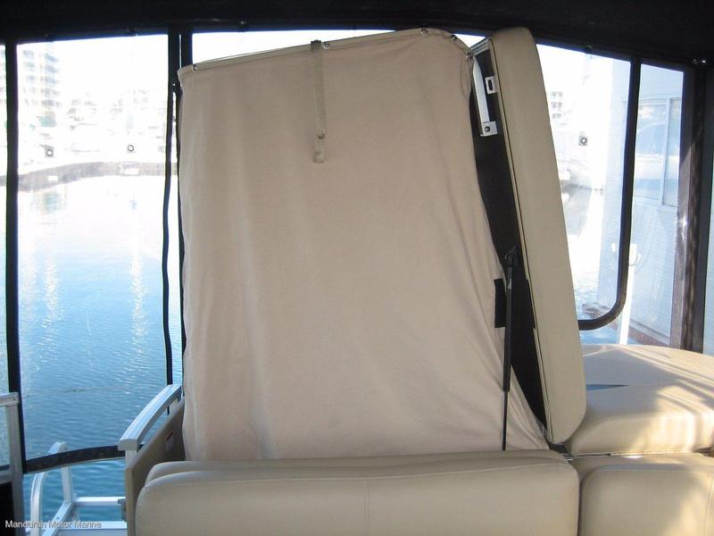 Sun Tracker Party Barge 250 XP3 Regency Edition