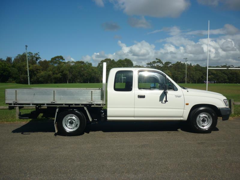 2004 TOYOTA HILUX WORKMATE