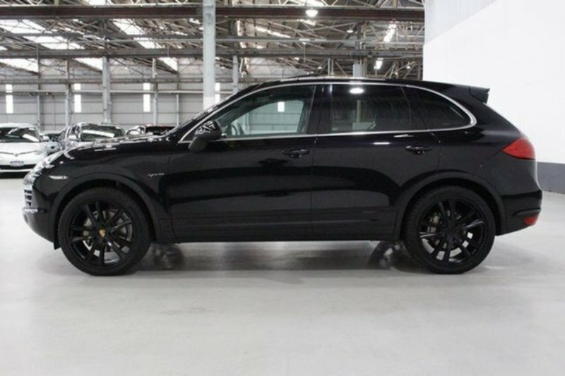 2010 PORSCHE CAYENNE S HYBRID SERIES 2