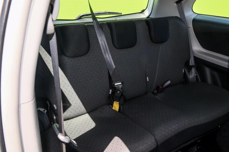 2010 TOYOTA YARIS YR