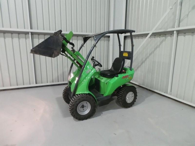 AVANT 220 WHEEL LOADER