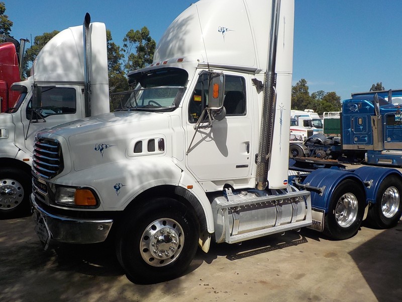 2003 STERLING LT9500 Truck