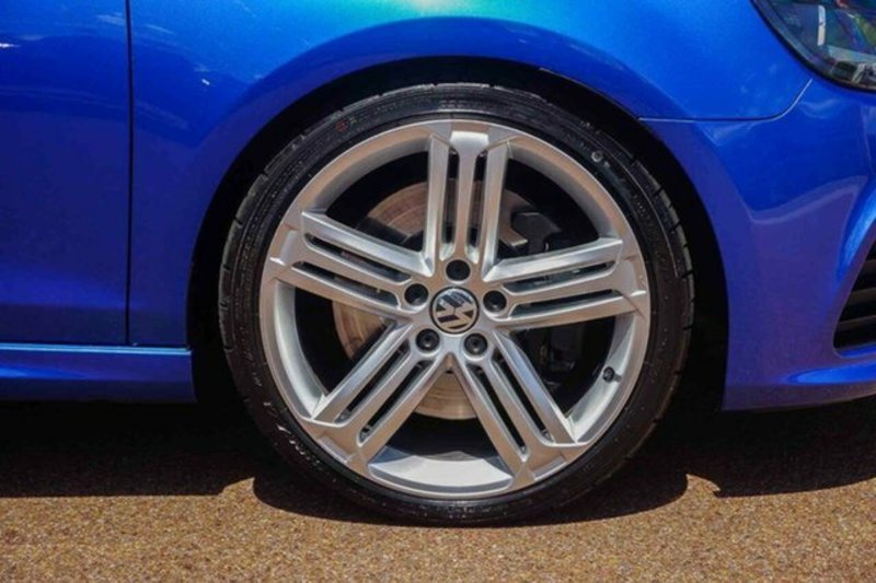 2011 VOLKSWAGEN GOLF R 1K MY11