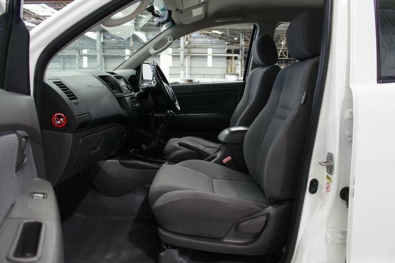 2011 TOYOTA HILUX SR (4x4) KUN26R MY12