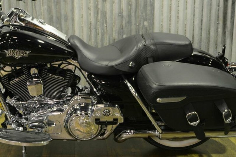 2011 HARLEY-DAVIDSON 1700CC FLHR ROAD KING MY11