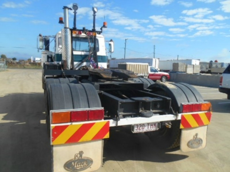 1977 MACK R600 SERIES R600 SERIES Truck