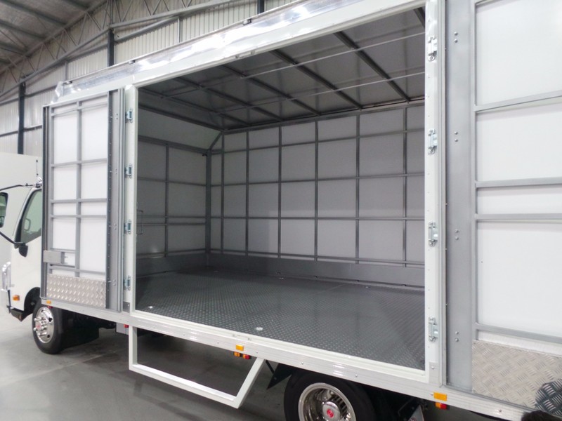 2016 HINO 617 - 300 Series 617 - 300 Series Truck