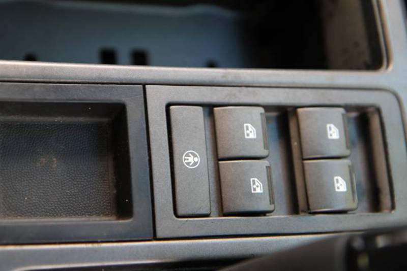 2004 HOLDEN COMMODORE EQUIPE VYII