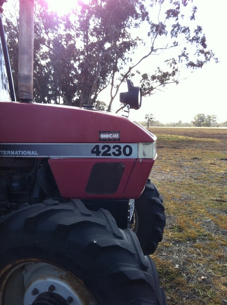 1996 INTERNATIONAL CASE 4230