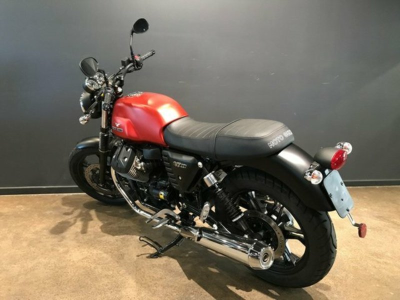 2017 MOTO GUZZI V7 II Stone