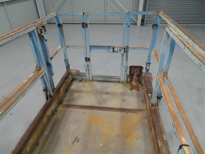 2005 GENIE GS2668RT SCISSOR LIFT