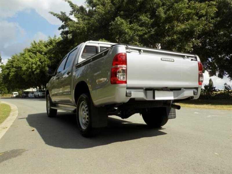2015 TOYOTA HILUX SR5 (4x4) KUN26R MY14