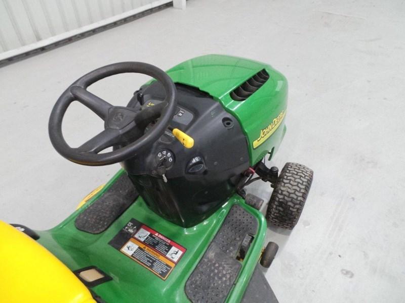JOHN DEERE L111 RIDE ON MOWER