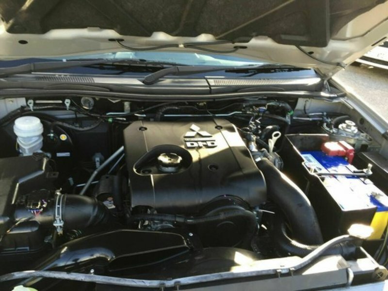 2011 MITSUBISHI TRITON turbo diesel auto MN GLX