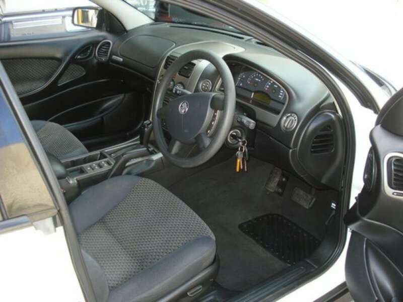 2004 HOLDEN COMMODORE EXECUTIVE VYII
