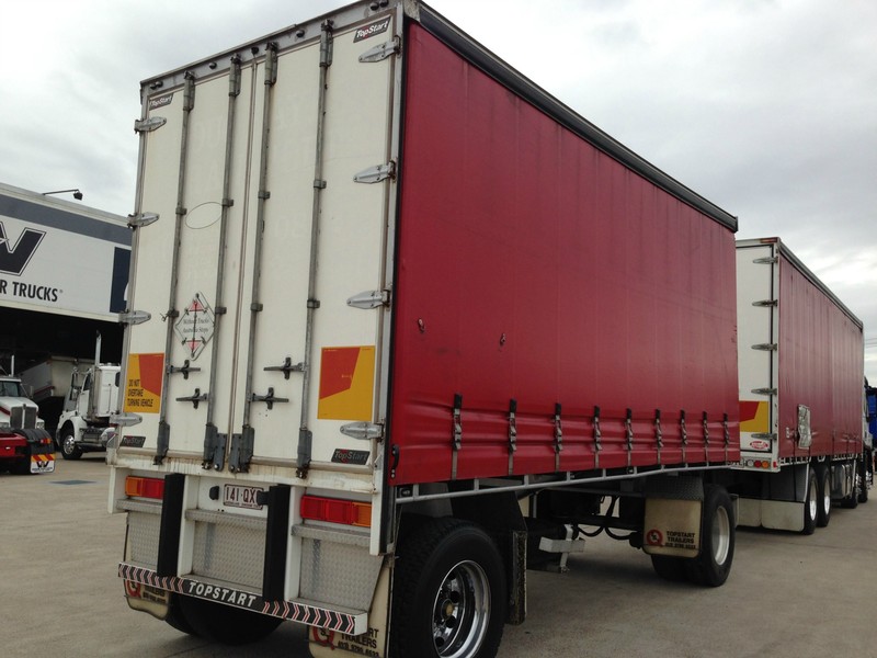 2004 Topstart Curtainsider Dog Trailer
